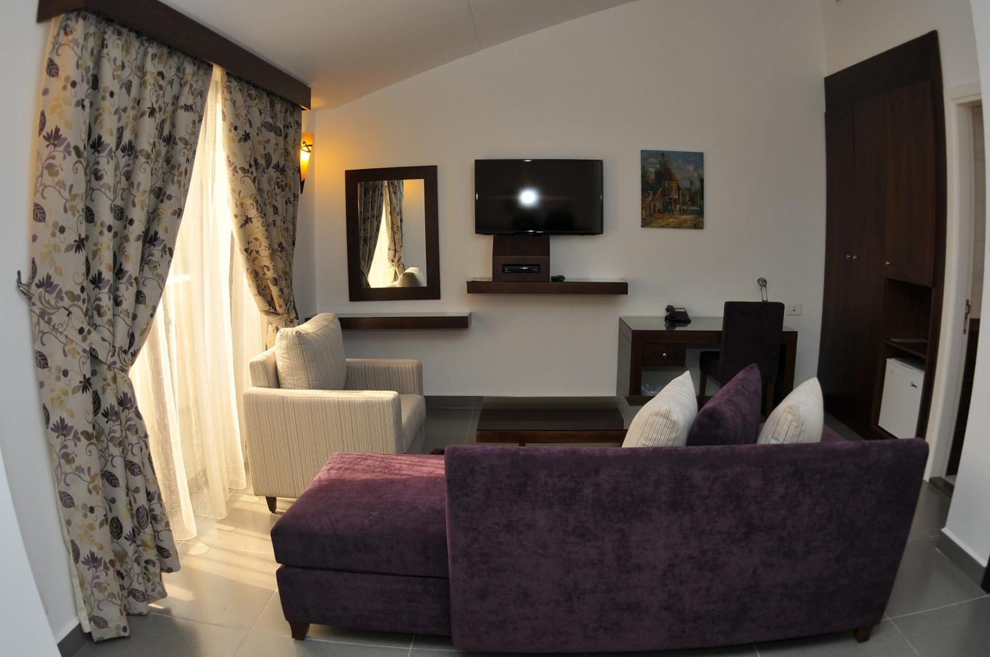 Monoberge Hotel Byblos Værelse billede