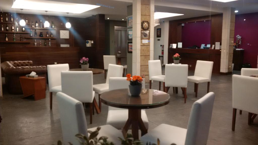 Monoberge Hotel Byblos Eksteriør billede