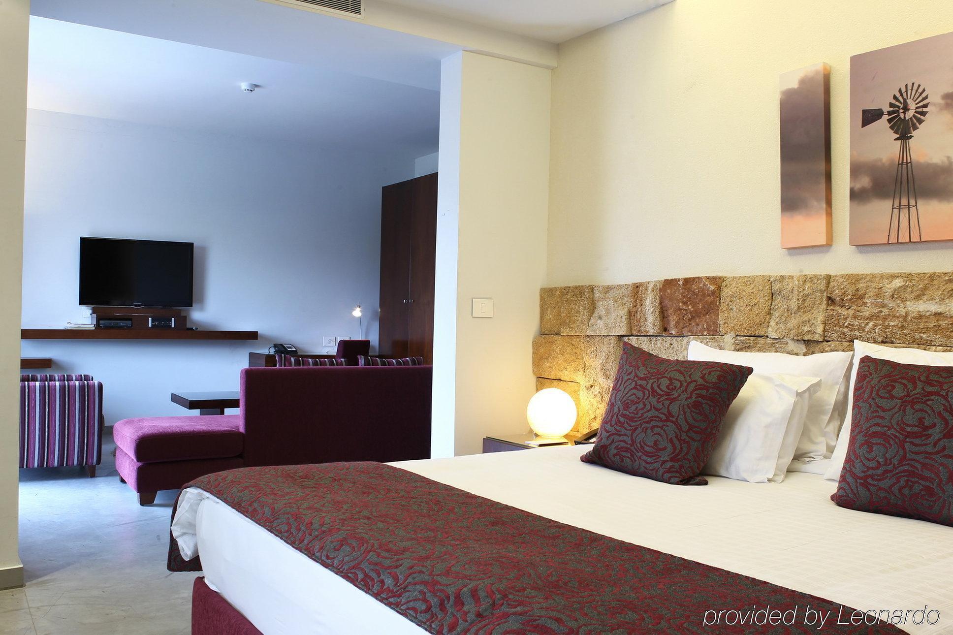 Monoberge Hotel Byblos Eksteriør billede