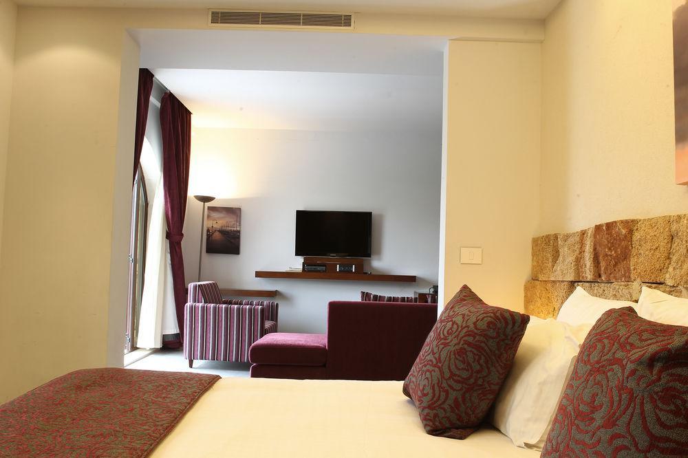 Monoberge Hotel Byblos Eksteriør billede