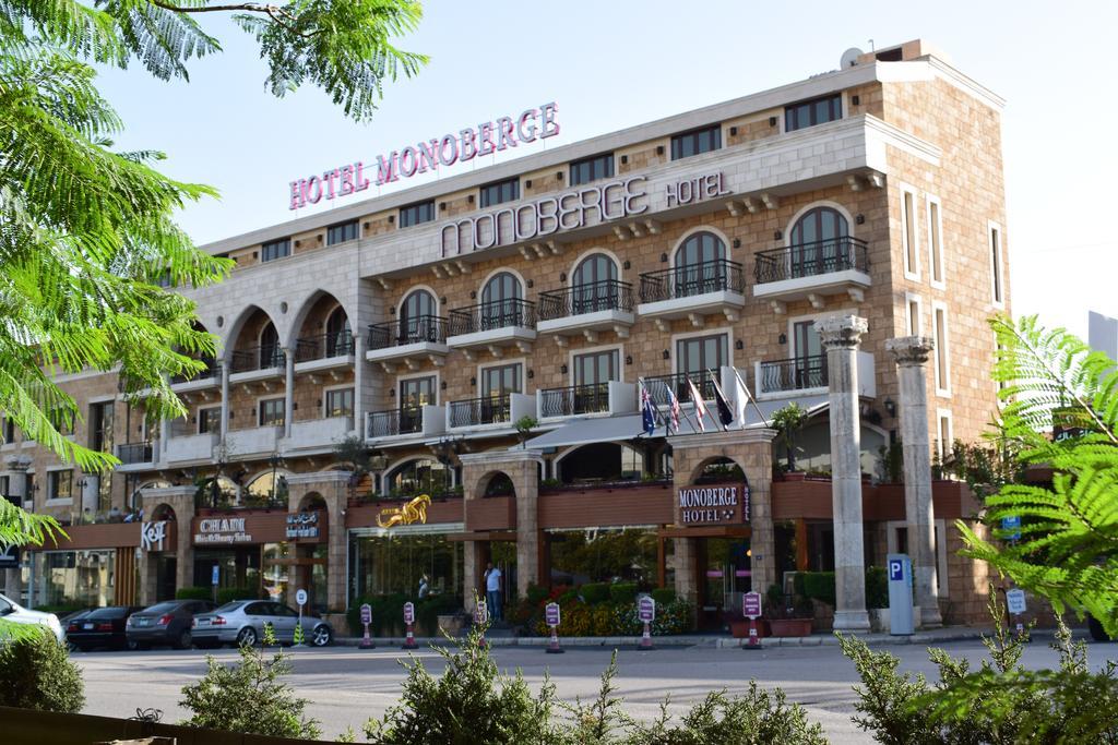 Monoberge Hotel Byblos Eksteriør billede