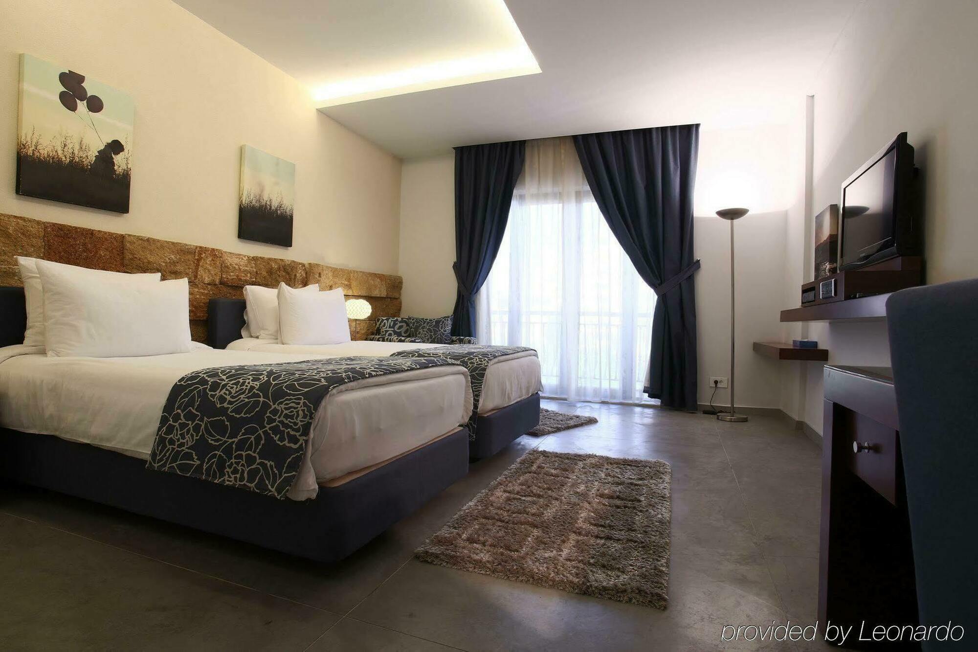 Monoberge Hotel Byblos Eksteriør billede