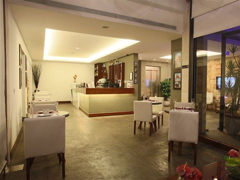 Monoberge Hotel Byblos Eksteriør billede