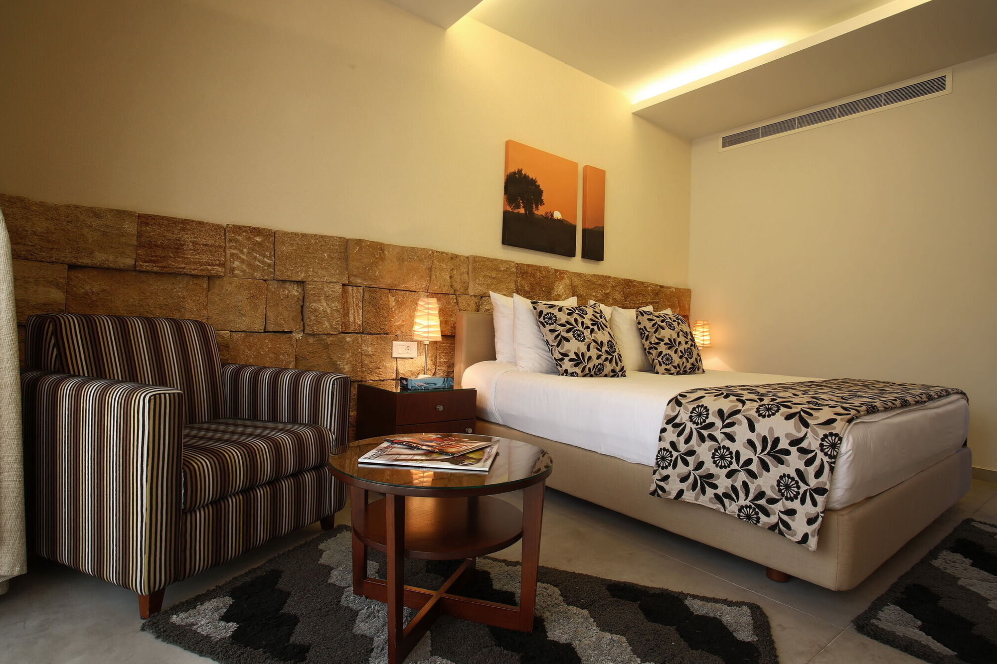 Monoberge Hotel Byblos Eksteriør billede